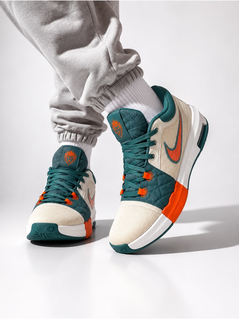 Nike Low-Top Sneakers in Cream, Teal & Orange